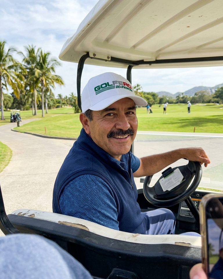 Golfero de Primera in a golf lifestyle photo 3