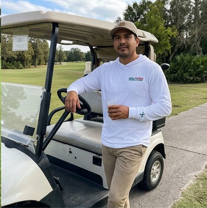 Golfero de Primera - Hooded Long Sleeve Tee Sweater in a golf lifestyle photo 3