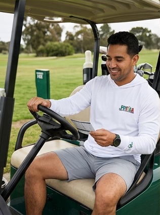 Putisa | Hooded Long Sleeve Tee Sweater in a golf lifestyle photo 3