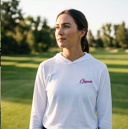 A golfer wearing Chiqueada | Hooded Long Sleeve Tee Sweater on the course