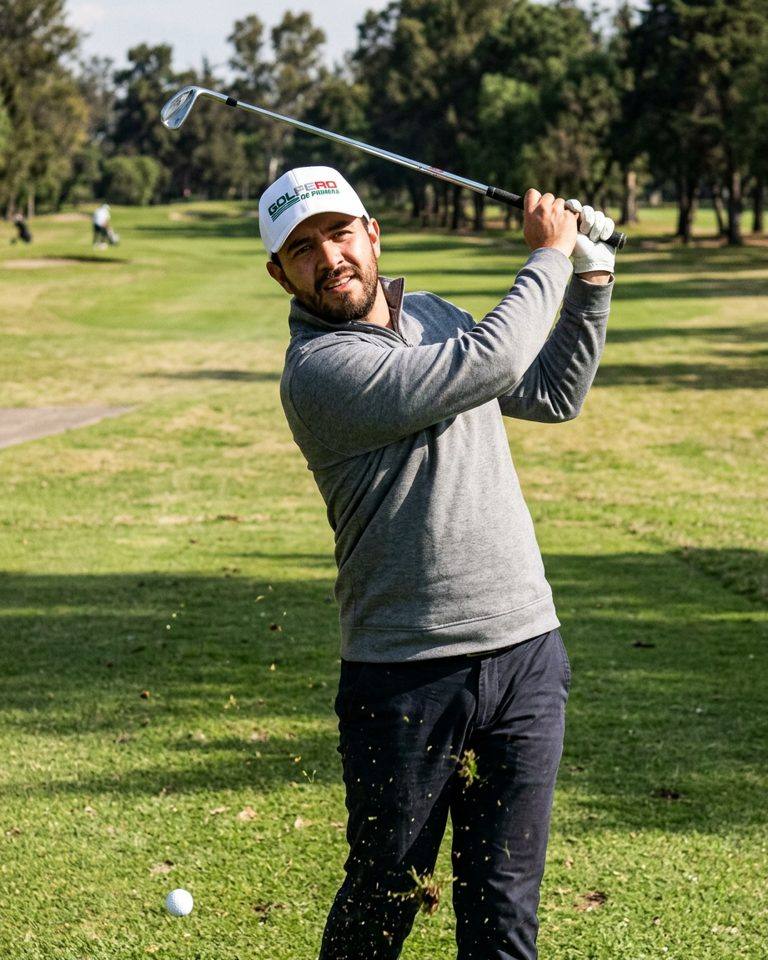 Golfero de Primera in a golf lifestyle photo 1